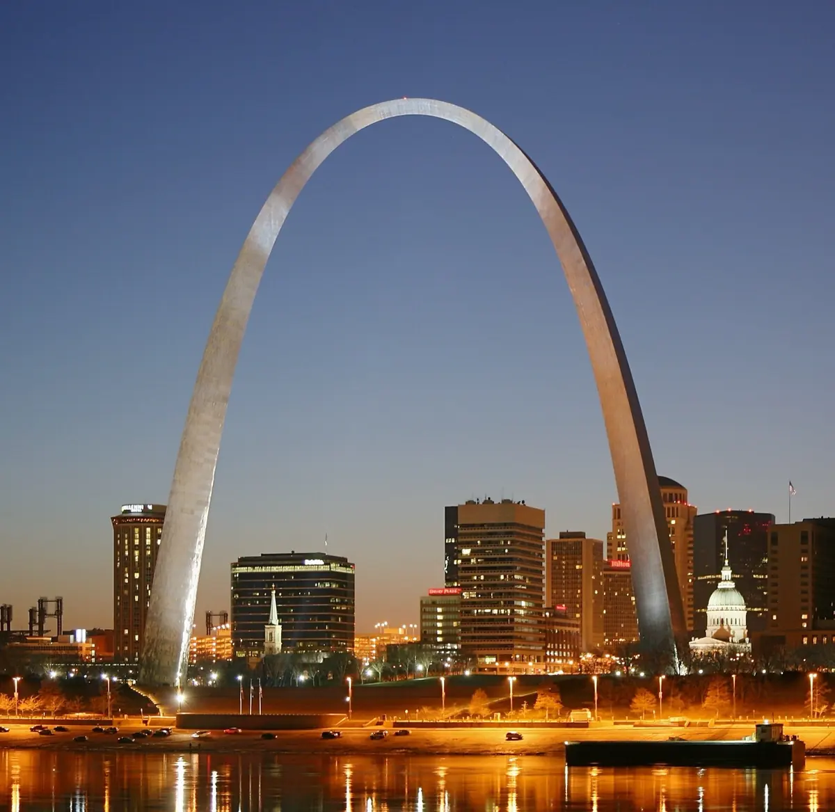 The Gateway Arch in St. Louis at dusk